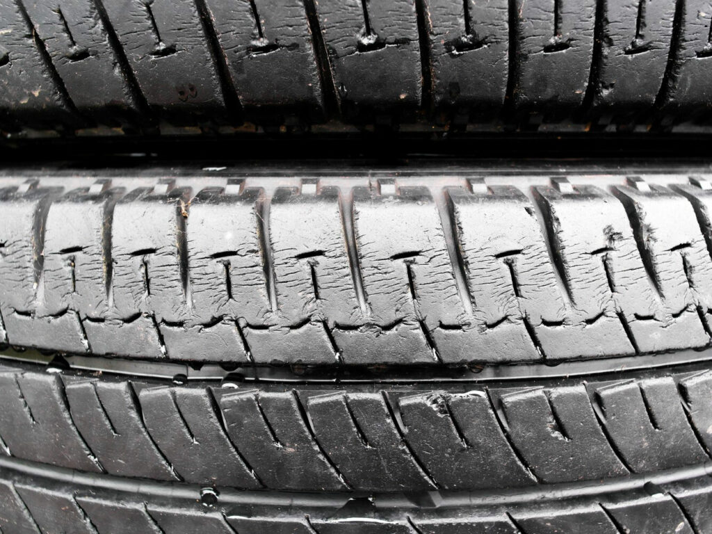 Toto sú 4 typy opotrebenia pneumatiky. Ako im predísť?